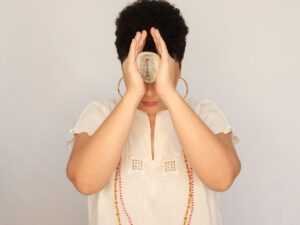 Luisa Magaly transpõe pesquisa sobre terreiro de Juazeiro em exposição individual