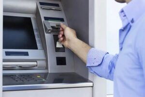 Bancários decidem paralisar atividades parcialmente na próxima segunda-feira (26)