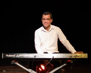 Artista petrolinense promove aula de música online e gratuita nesta segunda-feira (02)