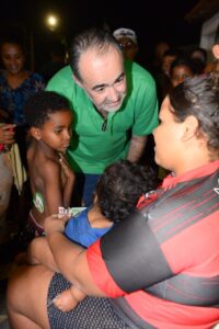 Dr Julio Lóssio faz caminhada no residencial Park São Gonçalo