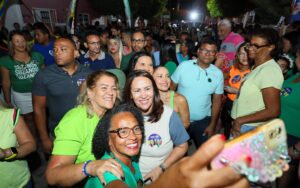 Moradores do bairro Alagadiço recebem Suzana Ramos e apoiam a campanha do 45