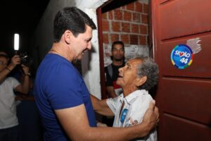 Simão realiza grande caminhada da vitória no Centro de Petrolina