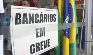 Bancários aprovam greve por tempo indeterminado