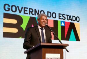 Governador anuncia seleção para contratação de 3,7 mil profissionais de saúde na Bahia