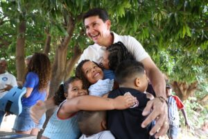 Simão participa de reuniões com segmentos da sociedade e duas grandes caminhadas