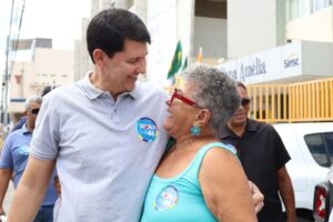 Simão participa de caminhadas na Transnordestina e no Vivendas
