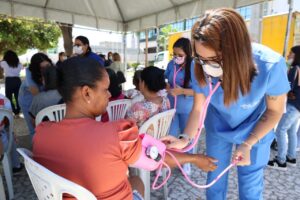 Ação Solidária conscientiza mulheres sobre a importância da prevenção e diagnóstico precoce do câncer de mama