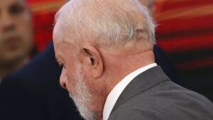 Hemorragia não afeta função cerebral do presidente, diz médico de Lula