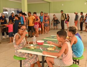 Comitiva formada por servidores da prefeitura de Juazeiro e do governo do Estado visita instituições de combate à fome