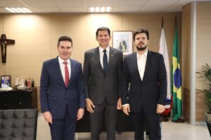 Em reunião com ministro Jader Filho, Simão Durando e Fernando Filho buscam recursos para drenagem e habitação de Petrolina