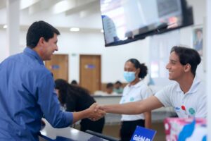 Simao Durando acompanha ampliação de serviços no Hospital Municipal de Petrolina