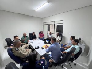 Prefeitura de Sento Sé e forças de segurança discutem estratégias para solucionar problema de animais soltos nas ruas e rodovias
