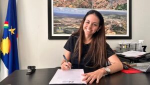 Prefeita de Lagoa Grande antecipa pagamento dos aposentados e pensionistas e injeta quase R$ 1.1 milhão na economia local
