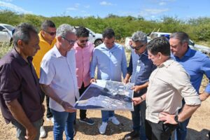 Prefeito Andrei visita obras da Adutora do Salitre, que levará água potável para 18 comunidades em Juazeiro