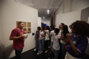 Estudantes da rede estadual vivenciam cultura afro-brasileira em visita a museus promovida pelo Estado