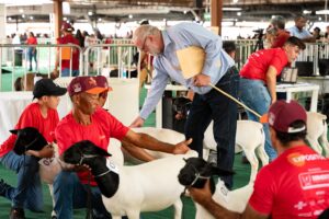 Caprishow 2025 começa com força total e movimenta milhares de pessoas no primeiro dia de evento