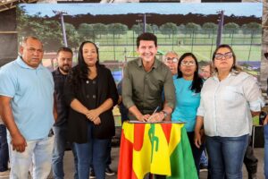 Simão autoriza construção de Centro Esportivo com arena de futebol no Dom Avelar
