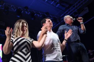 Simão Durando anuncia Fernanda Brum como atração do Festival Cristão nos 130 anos de Petrolina