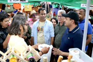 Prefeito Andrei participa da 16ª Feira do Bode em Massaroca e destaca a importância da caprinovinocultura em Juazeiro