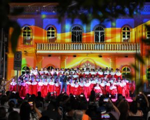Coral com 200 vozes infantis emociona público na terceira noite do “Natal da Família Juazeirense”