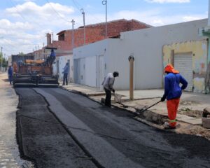 ProJua segue avançando e beneficia moradores do Alto do Cruzeiro com asfalto