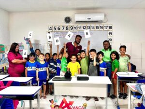 Prefeita Catharina Garziera sanciona lei que bonifica servidores da Educação Municipal de Lagoa Grande