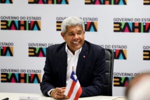 Jerônimo Rodrigues embarca em missão internacional na Ásia e cumpre agenda estratégica para ampliar a produção de medicamentos na Bahia