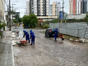 Prefeitura de Petrolina trabalha por toda a cidade para minimizar os efeitos da chuva