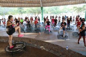 Aulão de Jump reúne participantes no Parque Josepha Coelho em celebração ao Dia Internacional das Mulheres