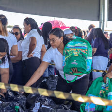 Prefeitura de Sento-Sé inicia entrega de kits escolares para alunos da rede municipal 