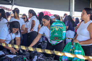 Prefeitura de Sento-Sé inicia entrega de kits escolares para alunos da rede municipal 
