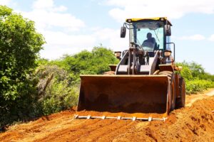 Prefeitura de Petrolina retorna serviços de patrolamento e tapa-buracos nas estradas da zona rural 