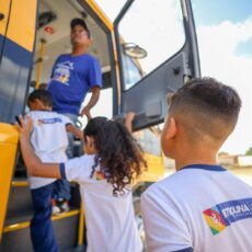 Motoristas e monitores do transporte escolar municipal passam por formação voltada à inclusão em Petrolina