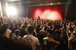 Sessão especial de “A Pequena Sereia” promove inclusão e emociona público em Petrolina