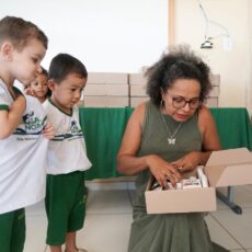 Mais apoio para aprender: estudantes de Casa Nova recebem kits de material escolar