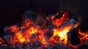 Oftalmologista alerta para riscos de lesões oculares nas festas juninas