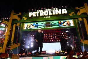 Orgulho de Petrolina: banda Seu Desejo emociona público na primeira noite do São João