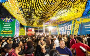 Sotaques de todo o país: turistas invadem o Pátio Ana das Carrancas no São João de Petrolina