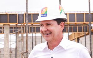 Prefeito Simão anuncia recapeamento de 16 ruas da Cohab Massangano