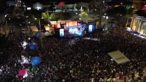 Multidão acompanhou a última noite do Festival de Música Geraldo Azevedo, que contou com show de Ana Carolina