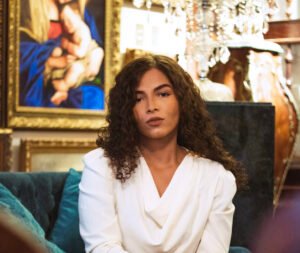 Cantora e compositora de Petrolina, Revna lança “Liberdade?”, trabalho autoral com videoclipe gravado no Museu Plínio Menezes